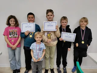 Kto je tu na svojom prvom turnaji v živote?