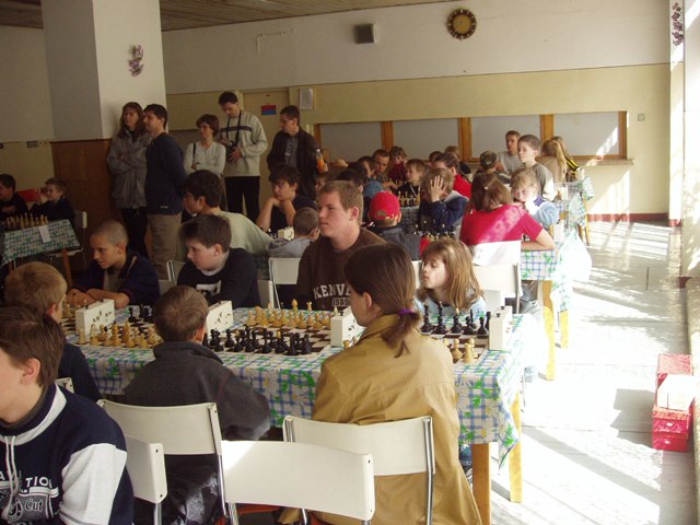 V popredí čaká naše áčko na začiatok kola 59