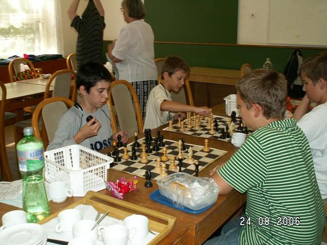 Vpredu bojuje Palo, v pozadí derby M.Padyšák - T.Sklárš 14