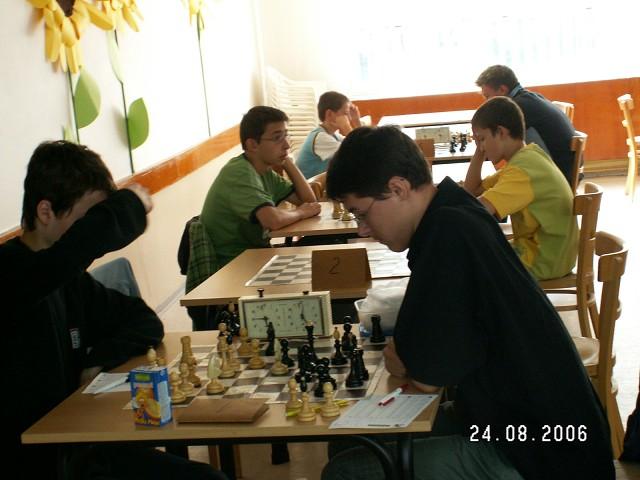 V pozadí partie T.Petényi - T.Padyšák a V.Šebo - Ľ.Matejovič 16