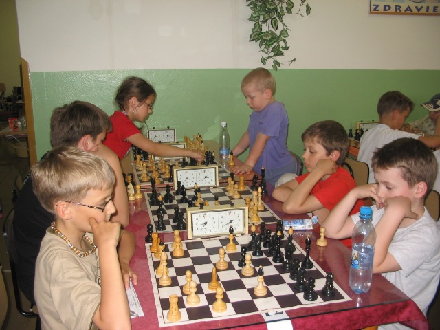 3.kolo: CVČ Domino Nitra - KŠN Bratislava C 2,5:1,5 Čestná prehra chalanov hrajúcich v trojici 48