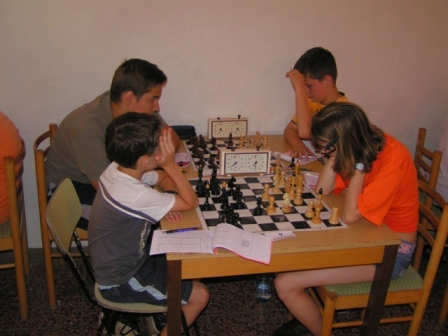 9.kolo: K.Rožárová - O.Spaček 0,5:0,5 a M.Jozefek - T.Sklárš 0,5:0,5 156