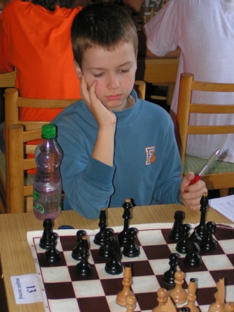 9.kolo: R.Kavoň - P.Macko 0,5:0,5 Peťova poistka k druhému miestu v kategórii do 11 rokov 160