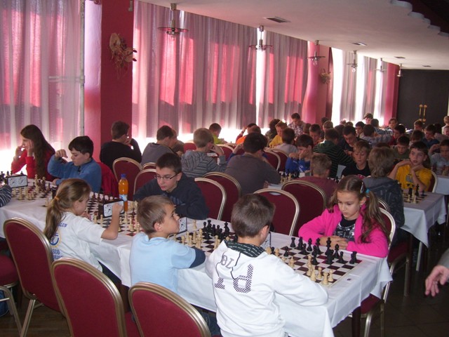 Pohľad do hracej miestnosti turnaja GPX vo Vrútkach. 117