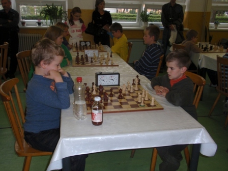 9.kolo: P.Kravár - M.Macko 1:0 V druhom klubovom derby posledného kola bol prekvapujúco úspešnejší Peťo. 177