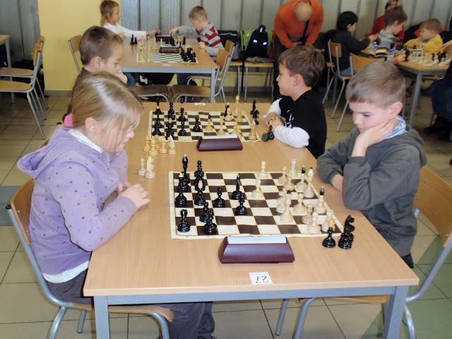 4.kolo: P.Kravár - A.Tomíková 1:0 Peťovi sa bielymi figúrami na turnaji darilo. 27