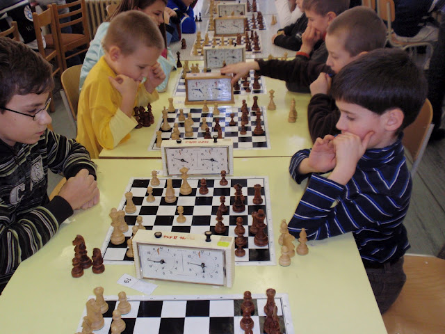 9.kolo: P.Kravár - M.Cibíková 1:0 Úspešný záver Peťa v turnaji. 99