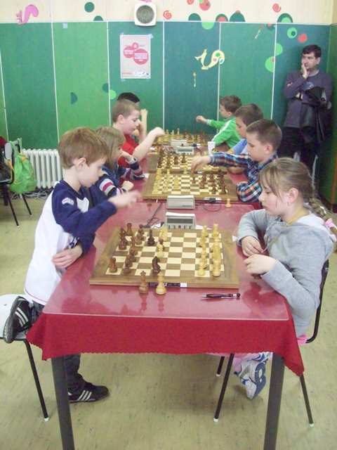 5.kolo: KŠN Bratislava - ŠK TH Junior B.Bystrica 1,5:2,5 Vladko zahral v tomto zápase parádne, žiaľ zvyšná trojica sa k nemu ani len nepriblížila. 124