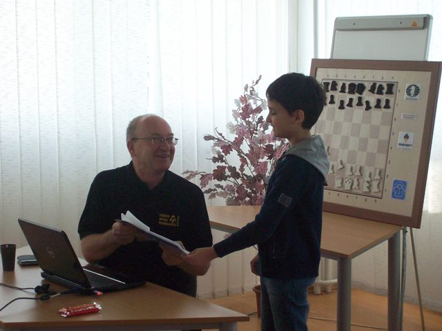 Samir pri kontrole riešenia. Aký bol výsledok, to sa už nedozvieme :) 234