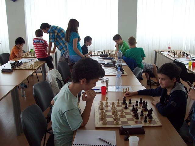 Poniektorí fanatici hrali šach aj cez prestávky medzi jednotlivými prednáškami :) 236