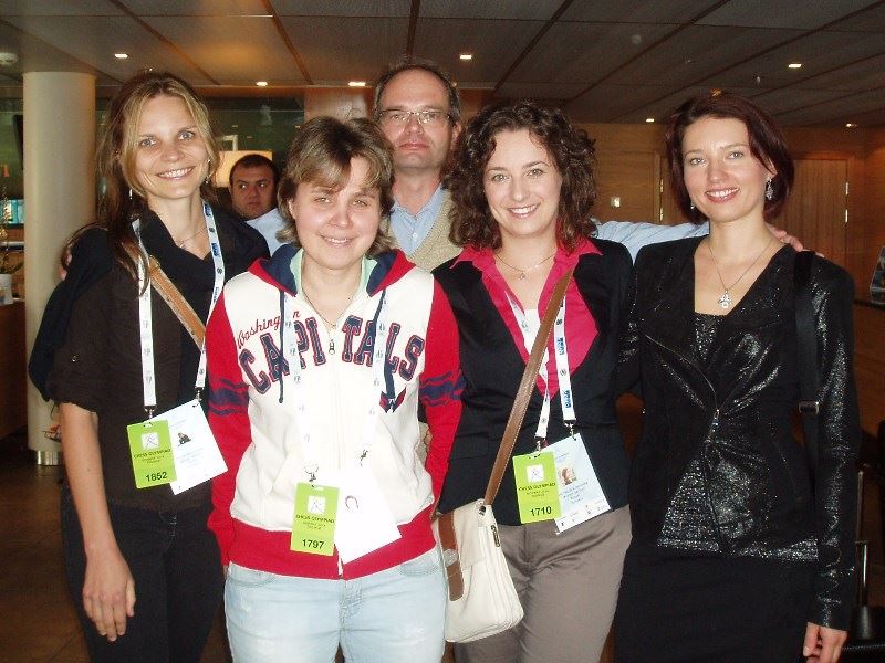 Pred začiatkom 10.kola: zľava Z.Štočková, J.Kochetková, I.Štohl, V.Maslíková, E.Repková 283