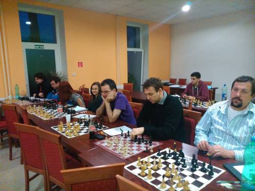 Počas ďalšej prednášky sa Anička ukryla medzi nami staršími. 306