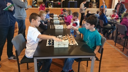 6.kolo: Šoltys O. - Motyčiak T. 1:0 Jedna zo štyroch výhier bielymi 032