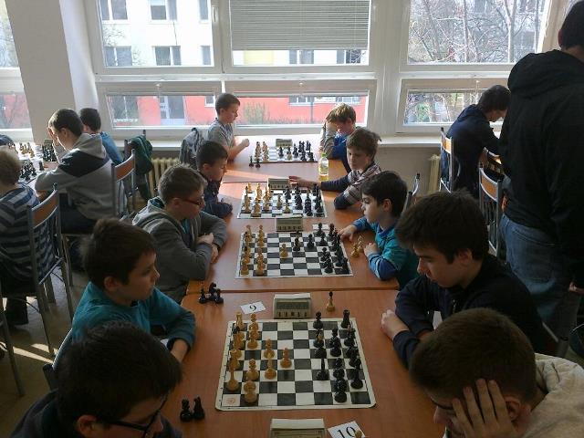 6.kolo: Starovič M. - Šoltys O. 1:0 a Šándor M. - Ács Š. 1:0 076