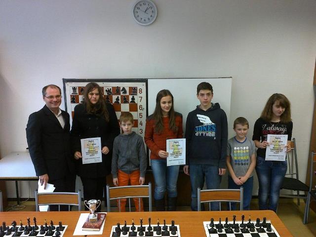 Tri najúspešnejšie školy - v našom zastúpení A.Vrtiaková, I.Lintner, V.Bochnička 080