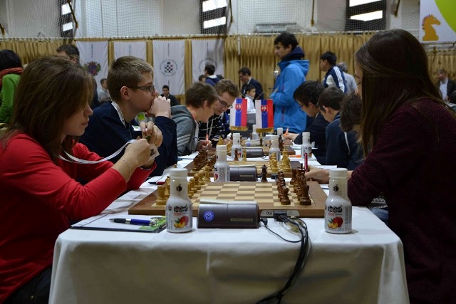 6.kolo: Nadzamová S. - Vrtiaková A. 0:1 (SR západ - SR východ 2:2). Anička výhrou zachránila zápasovú remízu. 133