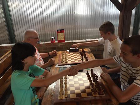 Pred začiatkom partie FM S.Sahidi - R.Kavoň 1/2:1/2 330