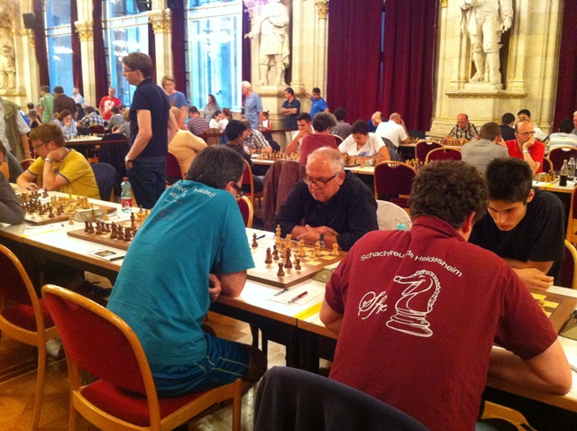 3.kolo: GM B.Kurajica - FM M.Roháček 1:0 Kreatívny boj proti legende z Bosny nebol úspešný. 338