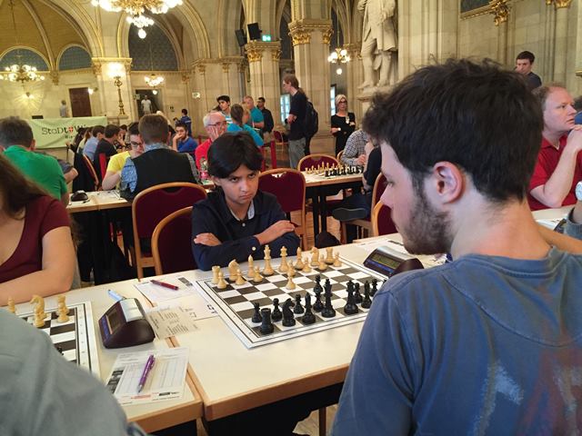 5.kolo: FM S.Sahidi - A.Teutsch 0:1 Samirovi sa nepozdával už prvý ťah, výsledok isto o to menej. 340