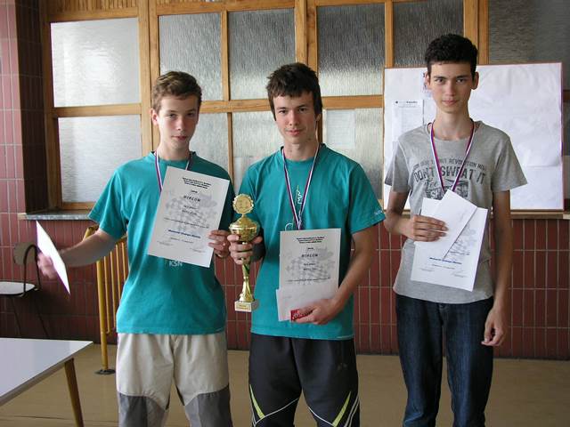 Trojica víťazov turnaja: 1.miesto P.Macko, 2.miesto M.Macko, 3.miesto J.Suchánsky 354