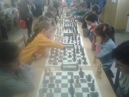 8.kolo: F.Štelbaský - H.Horváthová 0:1 Ani prehra s Hankou Filipka nezastavila pred ziskom piateho bodu, ktorý získal v poslednom kole 319