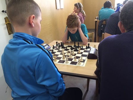 6.kolo: J.Úlehla - V.Bochnička 0:1 Začiatok Vladkovho úspešného finišu. 323