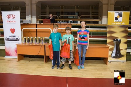 Vladko obsadil v individuálnych štatistikách druhé miesto na druhej šachovnici. 356