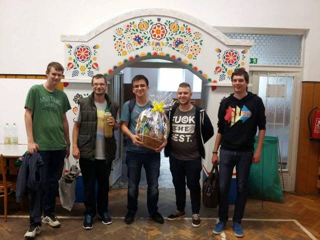 Družstvo ŠK Polužan Prušánky z.s. pri záverečnom vyhlasovaní výsledkov. 025