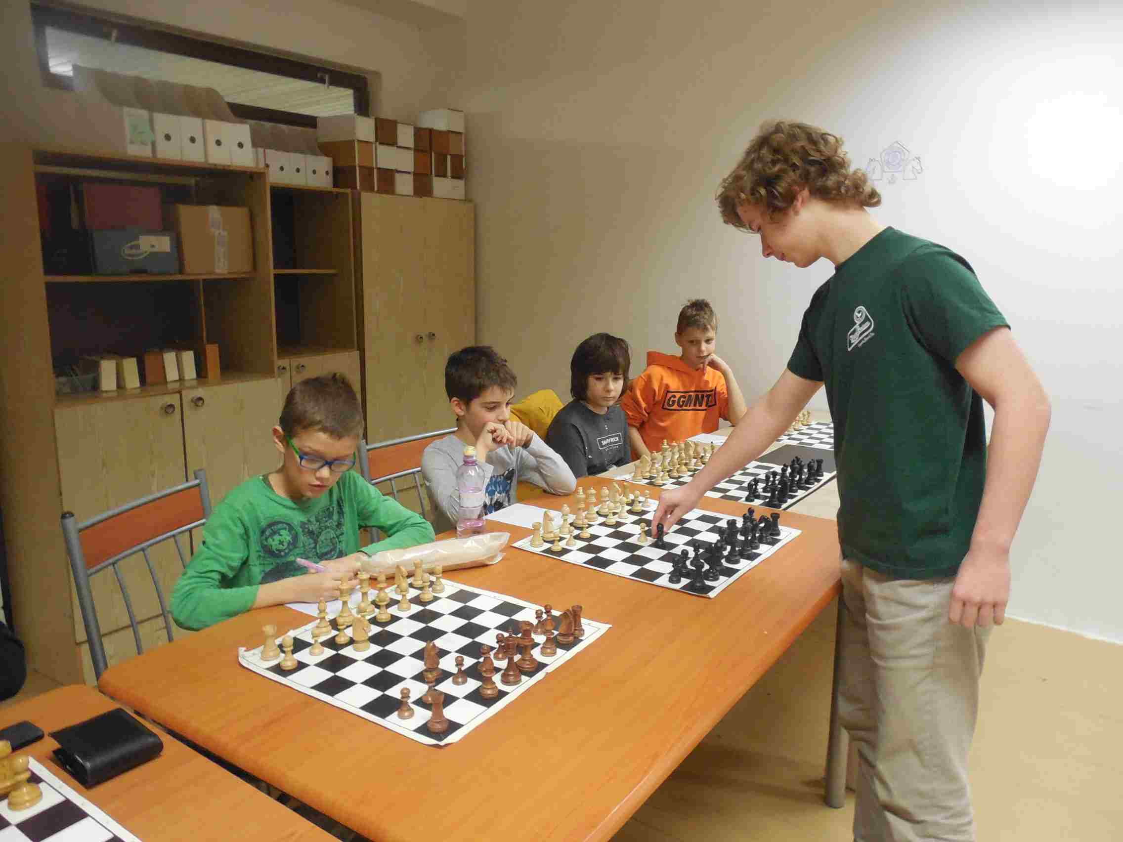 Následne už vo víre boja proti svojim vyzývateľom 149