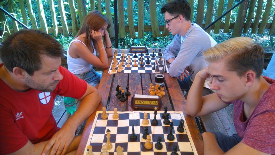 4.kolo: M.Castiglione - I.Lintner 1:0 672