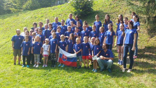 Spoločná fotografia početnej slovenskej výpravy 682