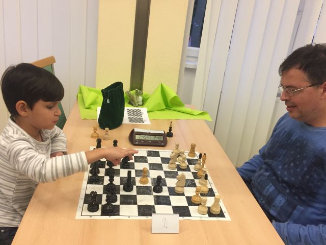 4.kolo: R.Vojtko - Se.Sahidi 1:0 Po výhre v predchádzajúcom kole začali touto partiou Searove bodové suchoty 046