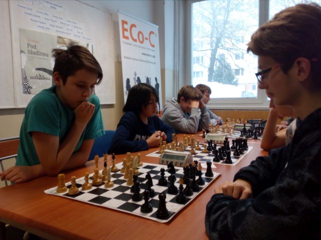 7.kolo: M.Šándor - P.Slovák 1:0 Výhra v záverečnom kole znamenala pre Maťa pozíciu prvého náhradníka 171