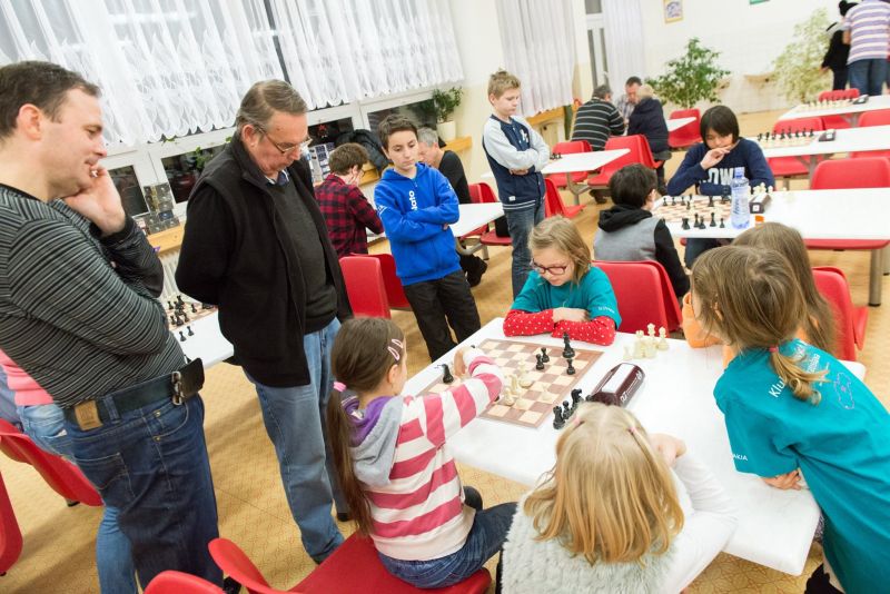 5.kolo: H.Horváthová - G.Kapolková 0:1 Dlhá partia dvoch malých bojovníčok (Zdroj: FB konto BŠA) 177