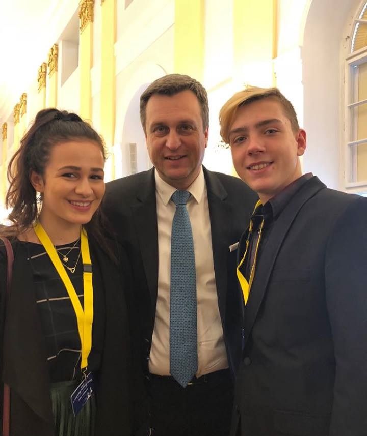 Anička s Igorom na spoločnej fotke s predsedom NR SR 236