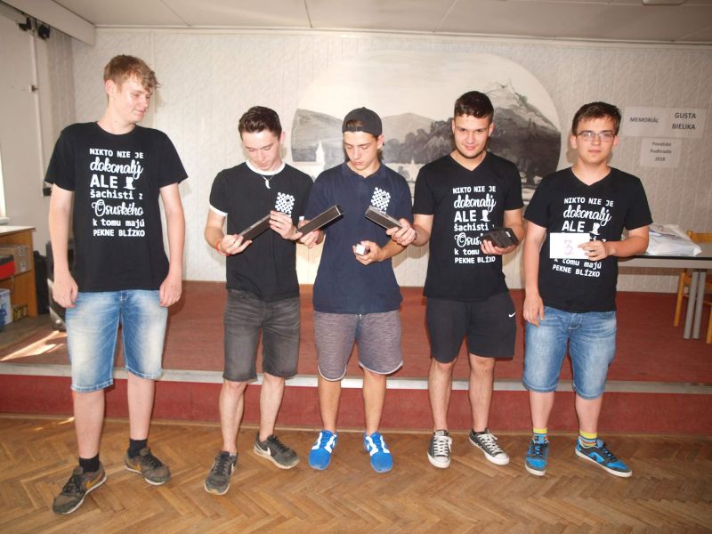 Družstvo ŠK Osuské vrátane Igora s Marekom. 692