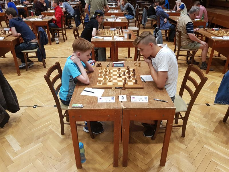 4.kolo: V.Bochnička - L.Bango 0:1 Laxné otvorenie čierneho kráľovského krídla ostalo žiaľ nepotrestané 813