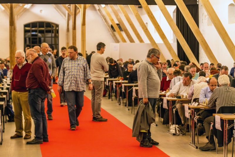 Pohľad do jednej z hracích miestností majstrovstiev (zdroj: oficiálny web podujatia) 131