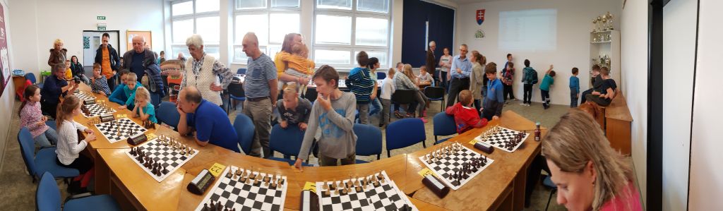 Hracia miestnosť počas piateho kola a Miškin maratón 135