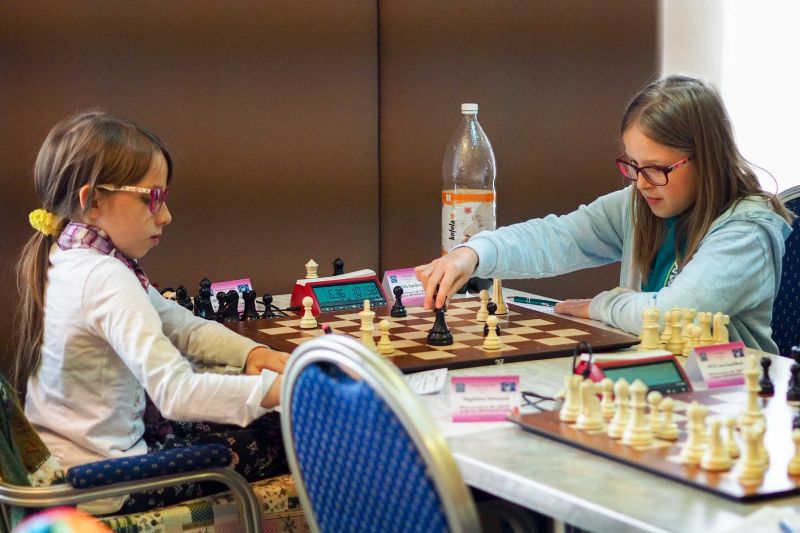 2.kolo: M.Kovaříková - G.Kapolková 1:0 Rýchla ruka Grétky znamenala bezproblémový bod pre súperku (zdroj: oficiálny web organizátora) 667