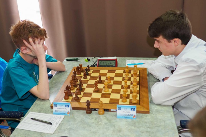 9.kolo: M.Sobek - V.Bochnička 0,5:0,5 Začiatok posledného kroku Vladka smerom ku zlatu (zdroj: oficiálny web organizátora) 681