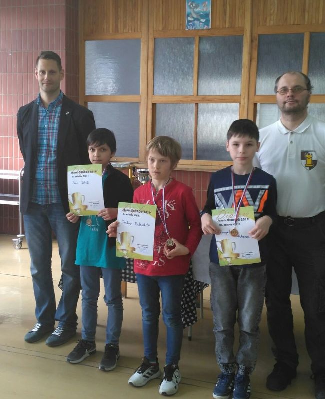 Trojica najúspešnejších hráčov kategórie CH11, vrátane strieborného Seara 707