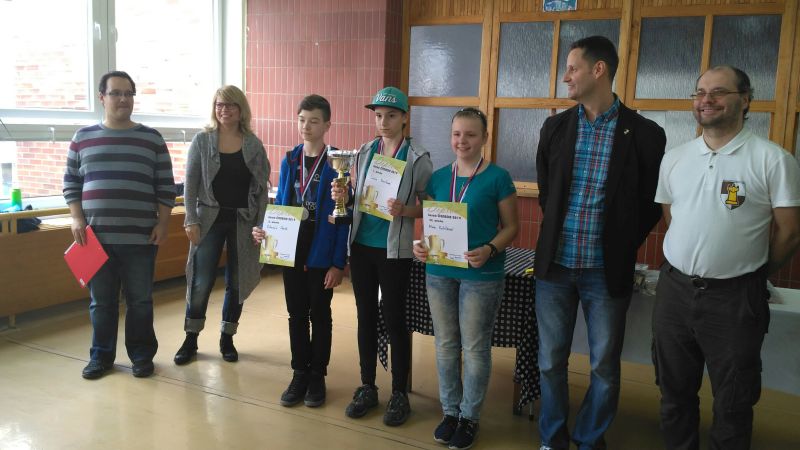 Trojica víťazov turnaja v rámci GPX, vrátane zlatej Lucky a bronzovej Ninky 709