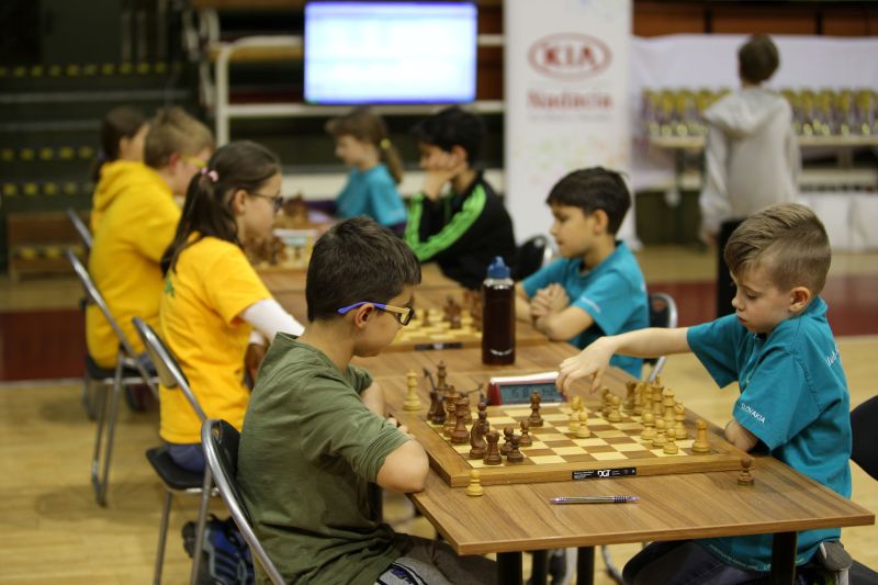 6.kolo: KŠN Bratislava B - Mladosť Žilina A 2:2 Keď v zápase vyhrávajú iba čierne figúry... 761