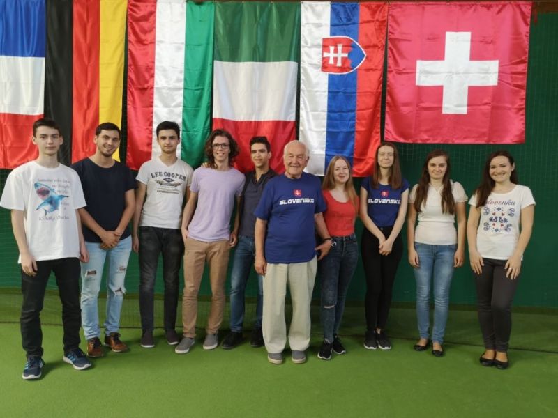 Slovenské reprezentačné družstvá na Mitrope (zdroj: web podujatia) 830