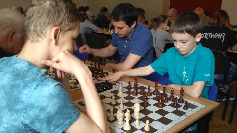 4.kolo: FM S.L.Kostolanský - S.Havalda 1:0 Po dobrom štarte si Samko zahral s veľmi kvalitným súperom 840