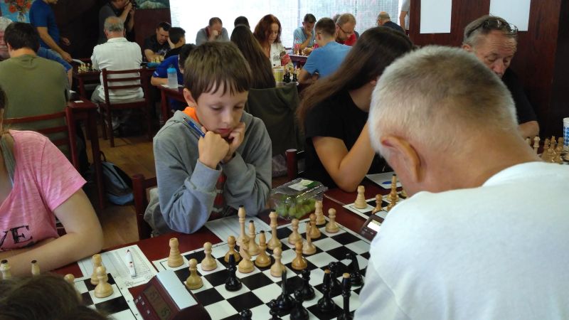 4.kolo: S.Havalda - Š.Ďurovka 0:1 Kto by pri pohľade na šachovnicu tipoval konečný výsledok? 936