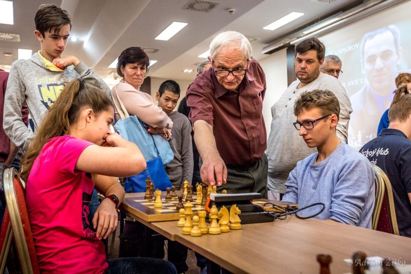 4.kolo: M.Starovič - A.Vozárová 0,5:0,5 Aj štvrté kolo zvládol Maťo bez prehry (zdroj: FB konto BŠA) 186