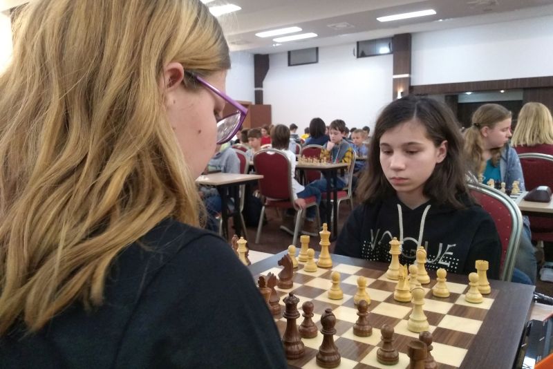 6.kolo: S.Bochničková - S.Fajtáková 0,5:0,5 Jeden z rozhodujúcich okamihov Simonky v turnaji 196