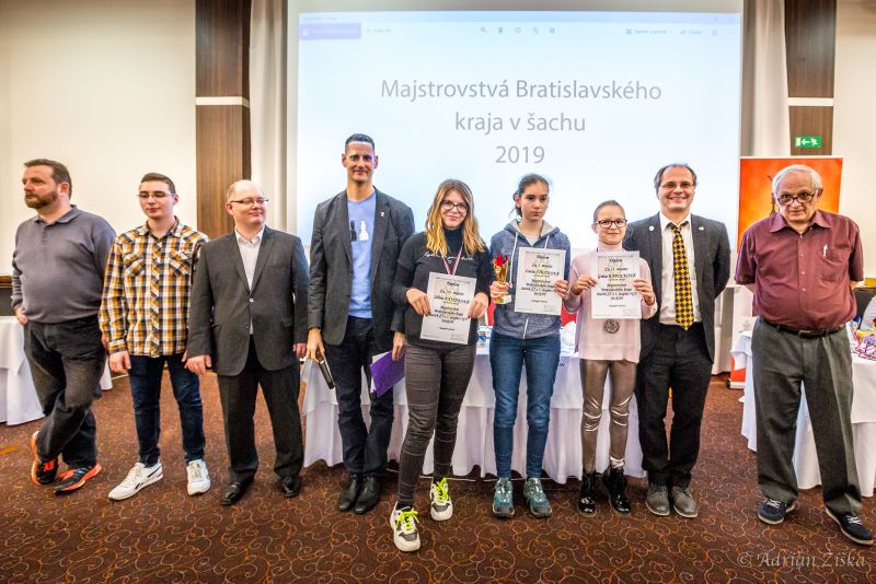 Trojica najúspešnejších žiačok v turnaji, vrátane zlatej Lucky a striebornej Grétky (zdroj: FB konto BŠA) 198